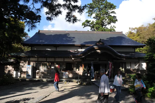 大山寺の下山観音堂と本坊