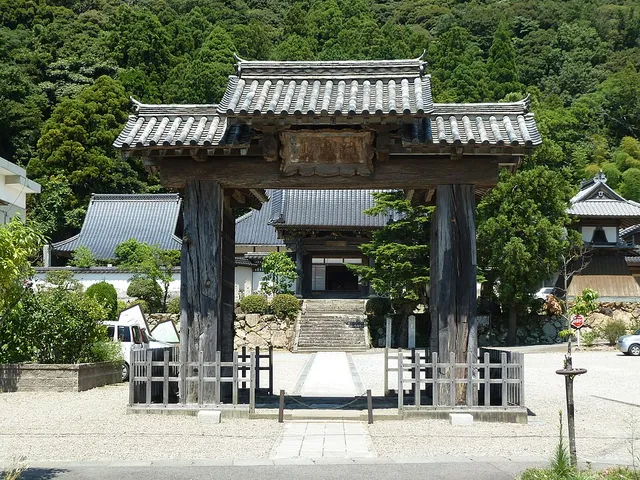 医光寺の総門