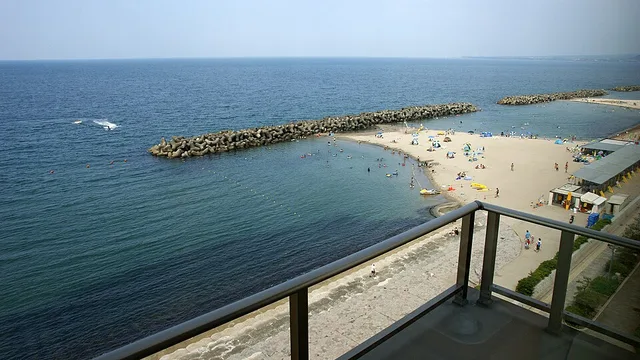 皆生温泉に面した海岸と日本海