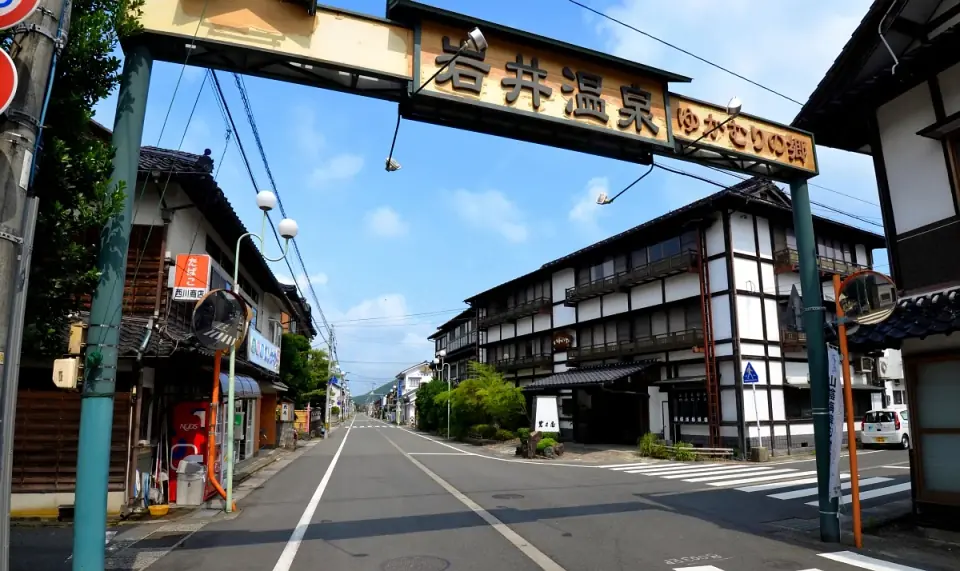 岩井温泉の通り