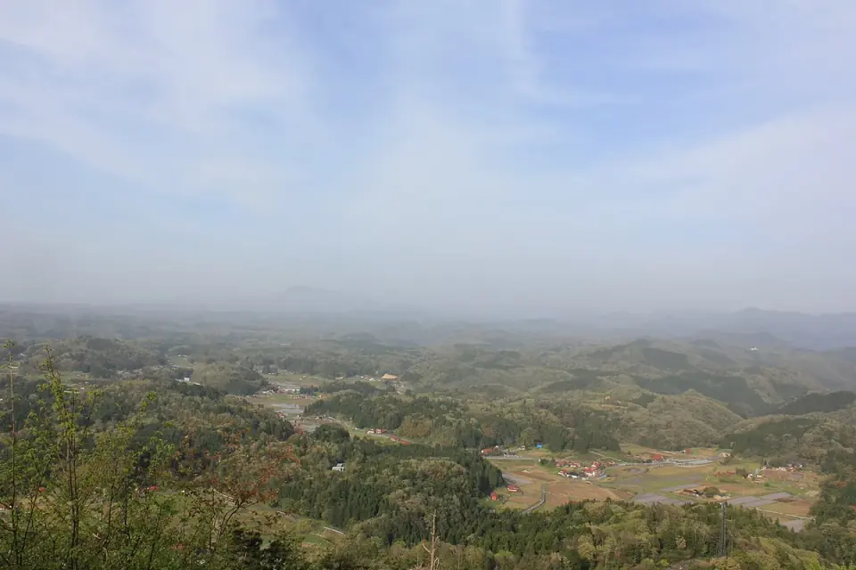 丸山城跡から見下ろす川本の山里