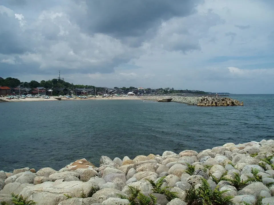 琴浦町赤碕の菊港と日本海