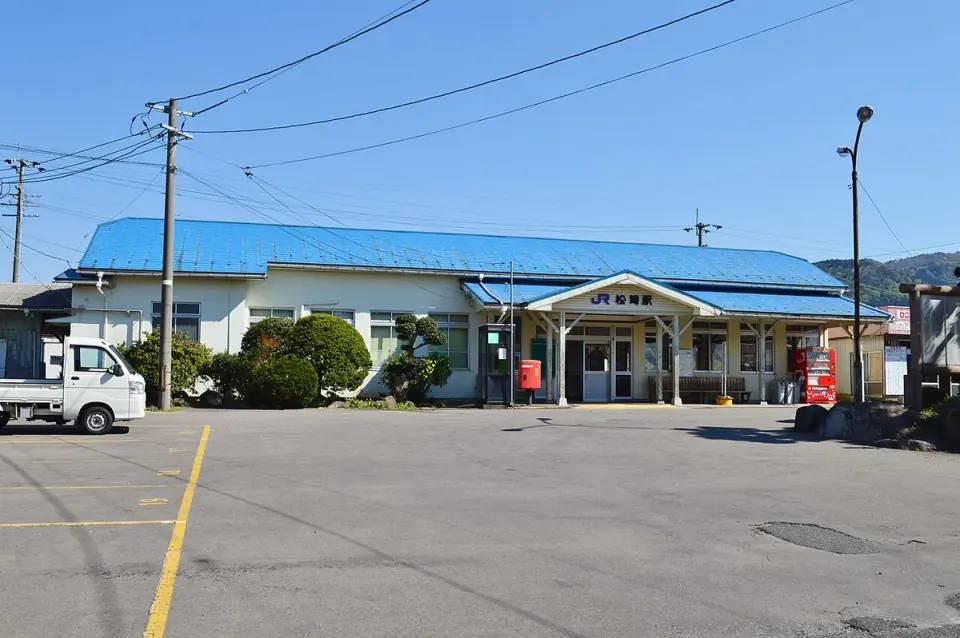 東郷温泉への玄関口・松崎駅の駅舎
