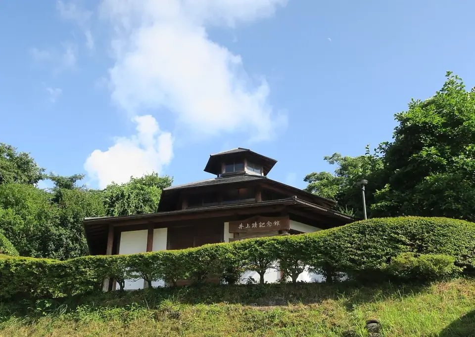 日南町の井上靖記念館「野分の館」の建物