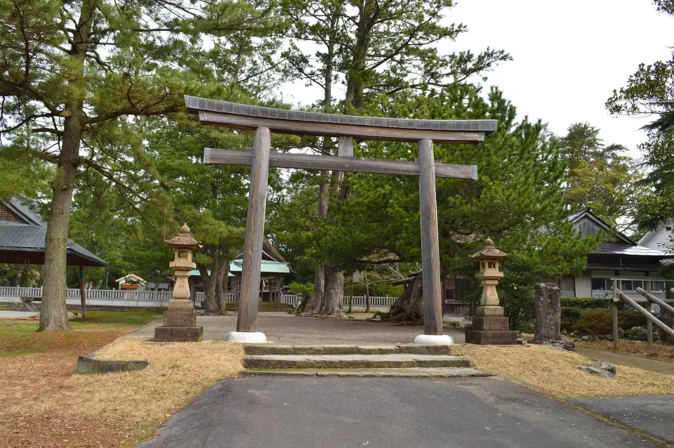水若酢神社の鳥居と参道