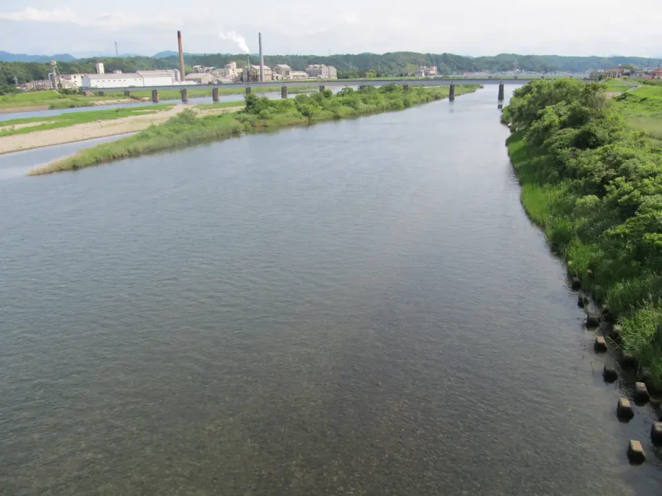 橋から眺める高津川の流れ