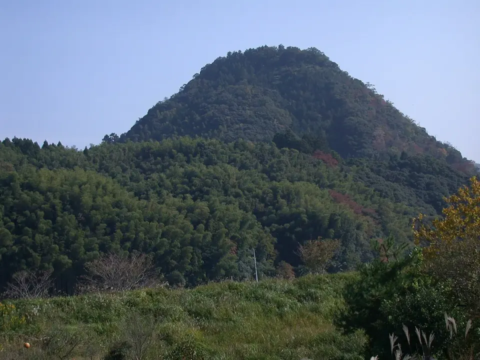 月山富田城跡のある月山の姿