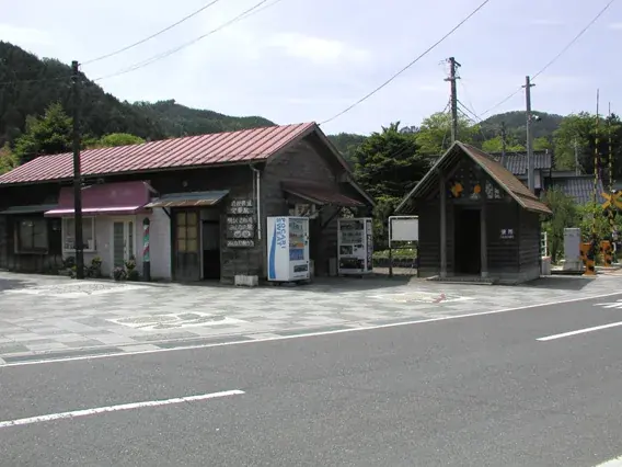 若桜鉄道・安部駅の木造駅舎