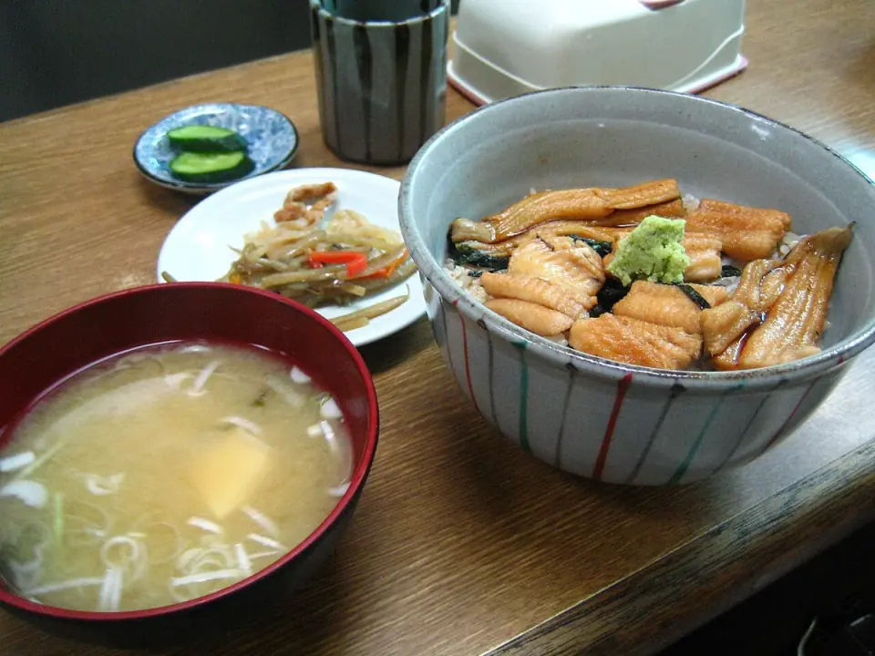 Conger-eel rice bowl with miso soup