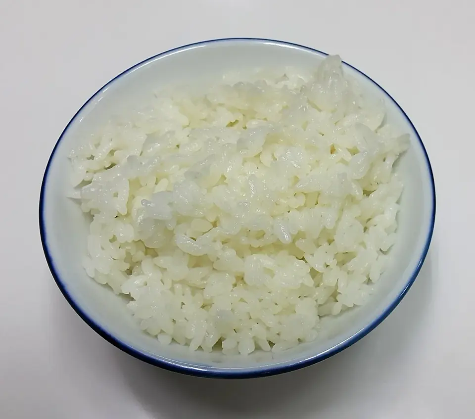 그릇에 담긴 백미밥