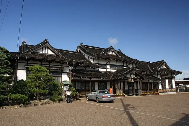 純和風の木造駅舎・旧大社駅
