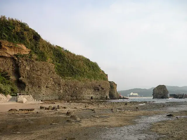 石見畳ヶ浦の海岸と岩場