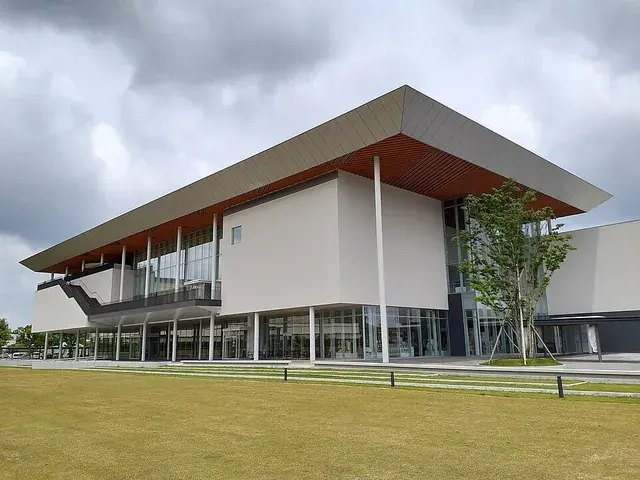 鳥取県立美術館の建物