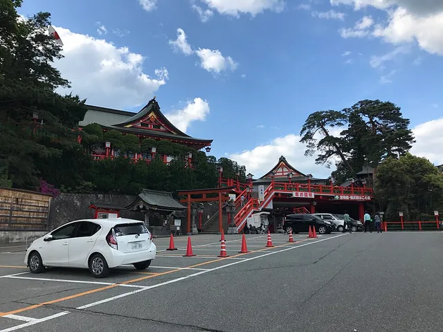 太皷谷稲成神社の朱色の社殿