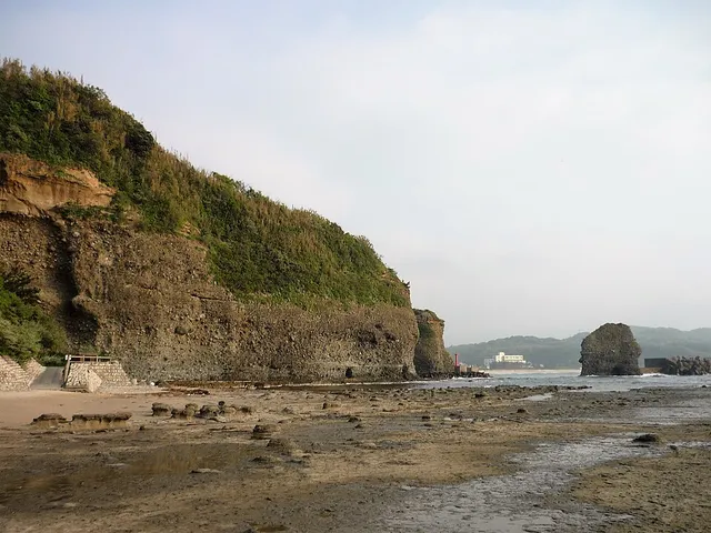 石見畳ヶ浦の海岸と岩場