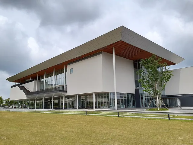 鳥取県立美術館の建物