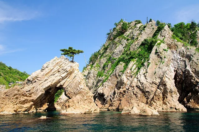 浦富海岸の千貫松島と海